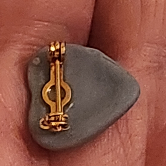 Lot of Small Brooches and Lapel Pins - Picture 4 of 16